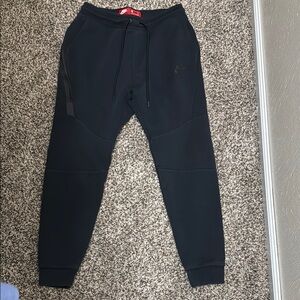 Black Nike Tech Fleece Sweatpants